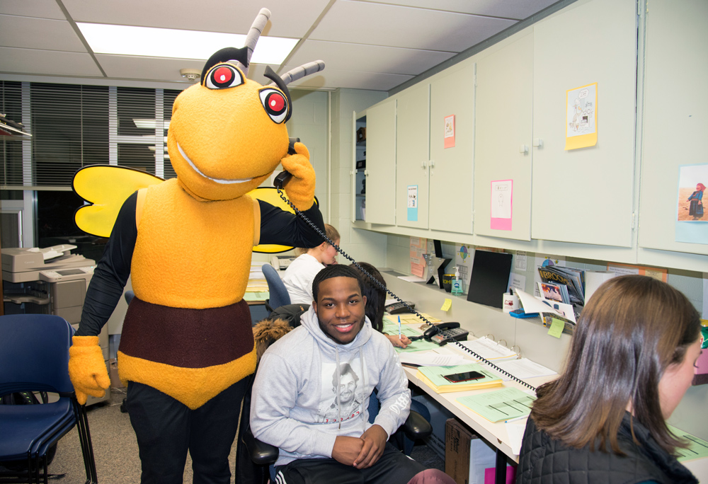 Stinger, the SUNY Broome mascot, pretending he is calling for the phonathon