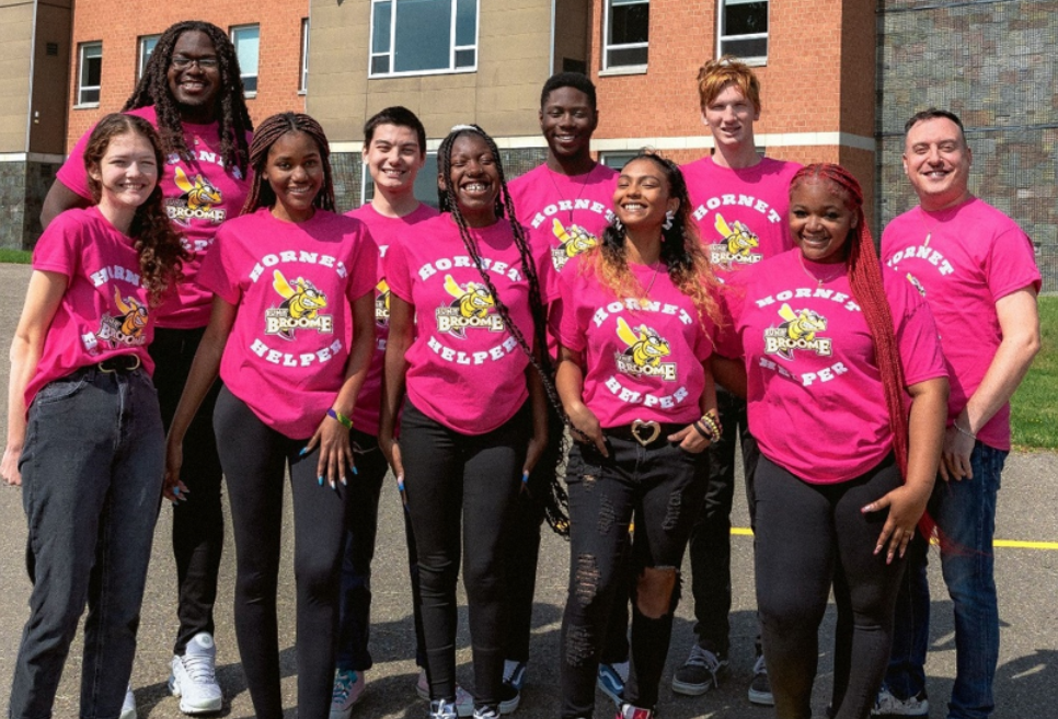 10 student RAs in matching pink t-shirts